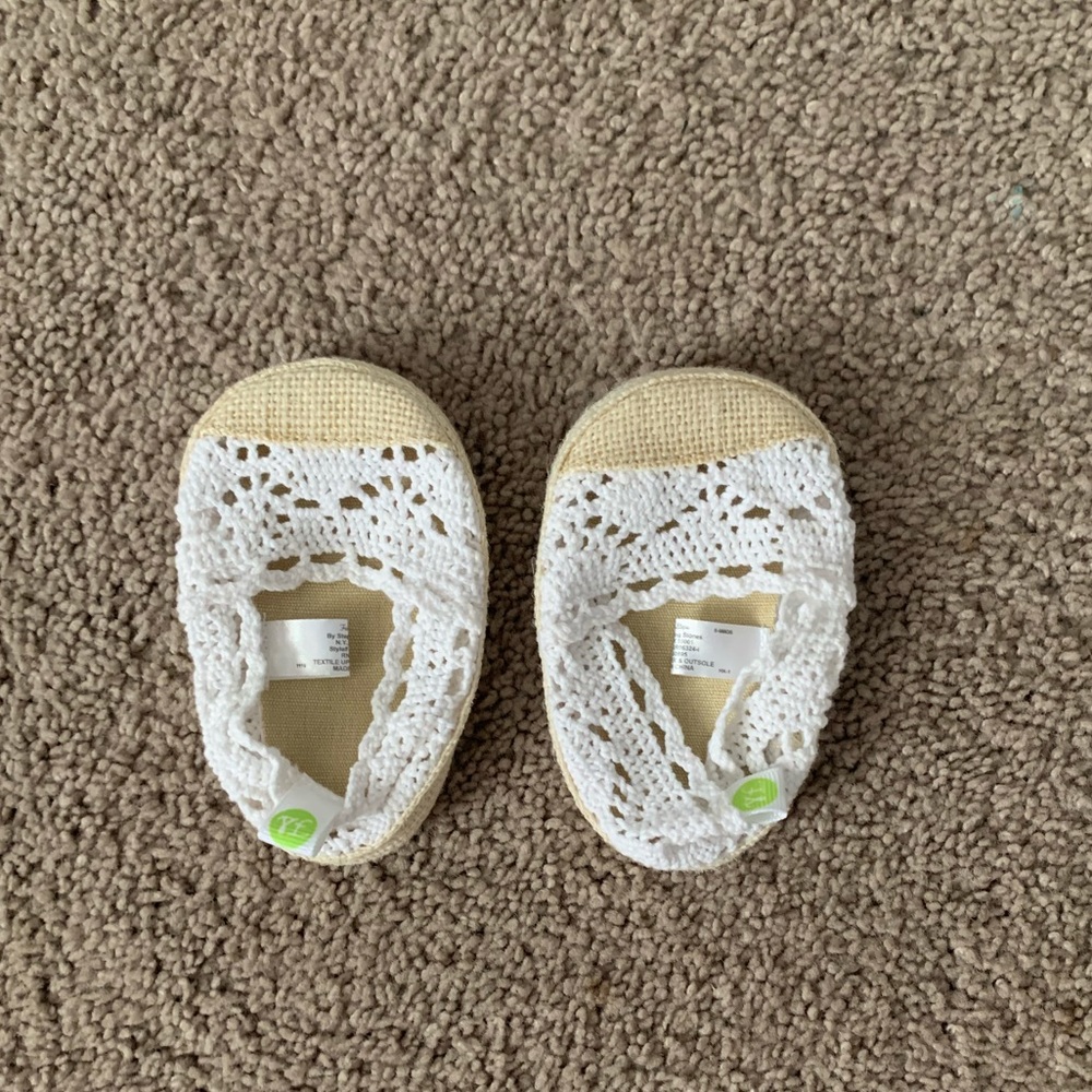 Adorable crocheted shoes for 6-9 months